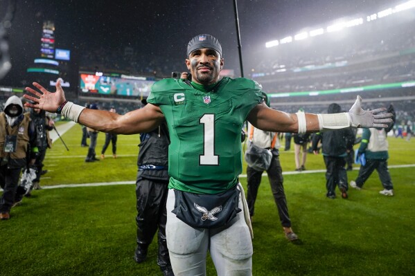 Jalen Hurts runs for winning TD in overtime Eagles rally past